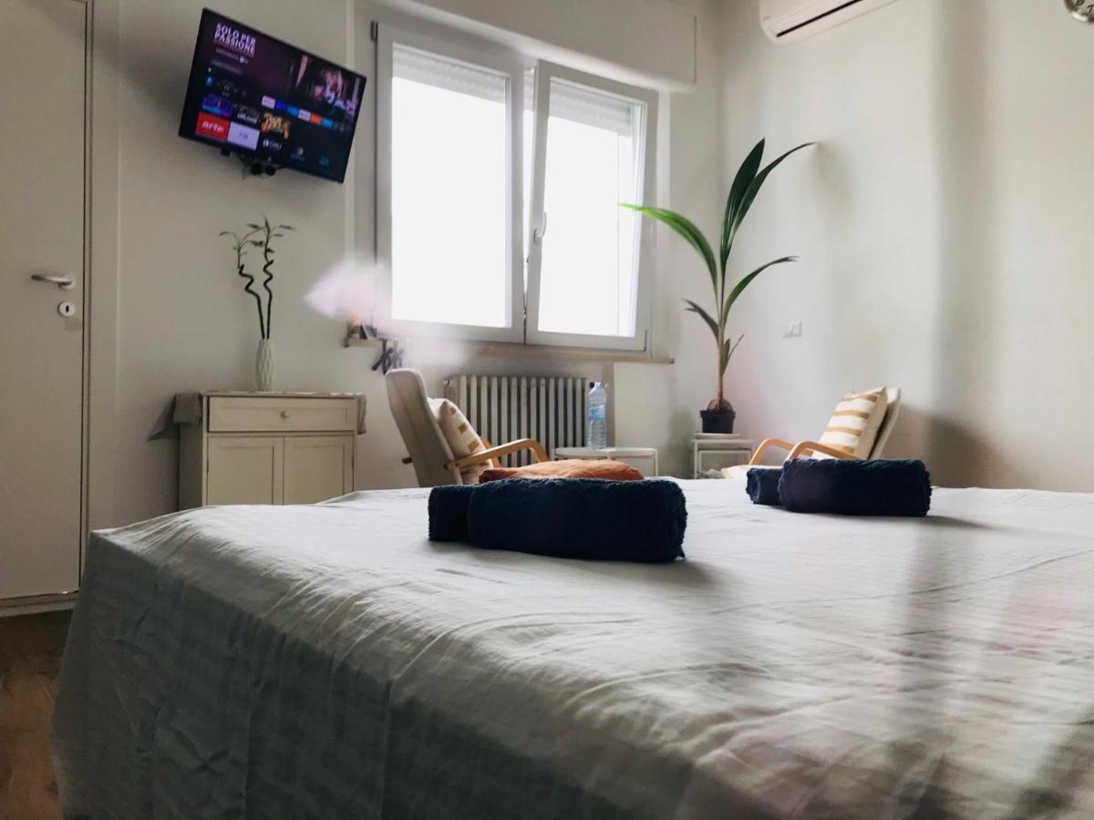 Stanza E Bagno Privato, Idromassaggio Con Extra Fee, In Appartamento Феррара Экстерьер фото
